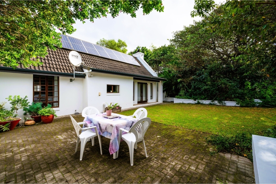 5 Bedroom Property for Sale in Theescombe Eastern Cape